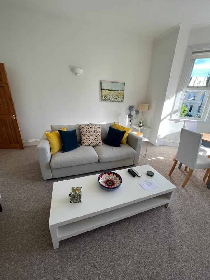 Tree Tops Apartment In Tunbridge Wells Buitenkant foto