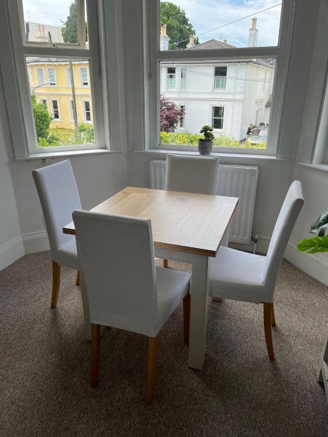 Tree Tops Apartment In Tunbridge Wells Buitenkant foto